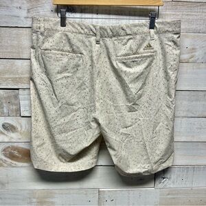 Adidas Golf Flag Print Shorts Sand Beige Mens 36 Ultimate 365 Pockets Logo
